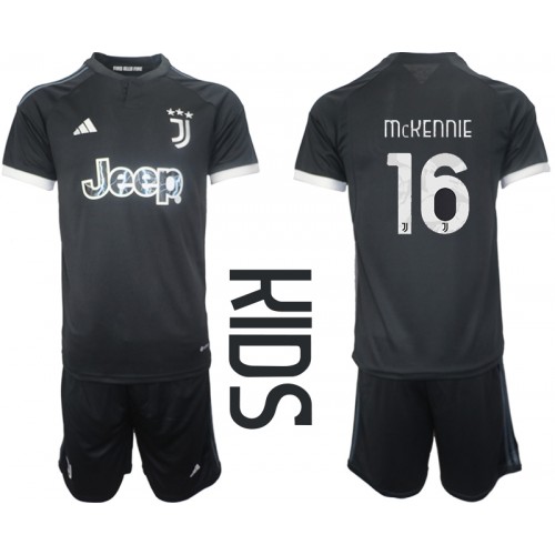 Fotbalové Dres Juventus Weston McKennie #16 Dětské Alternativní 2023-24 Krátký Rukáv (+ trenýrky)